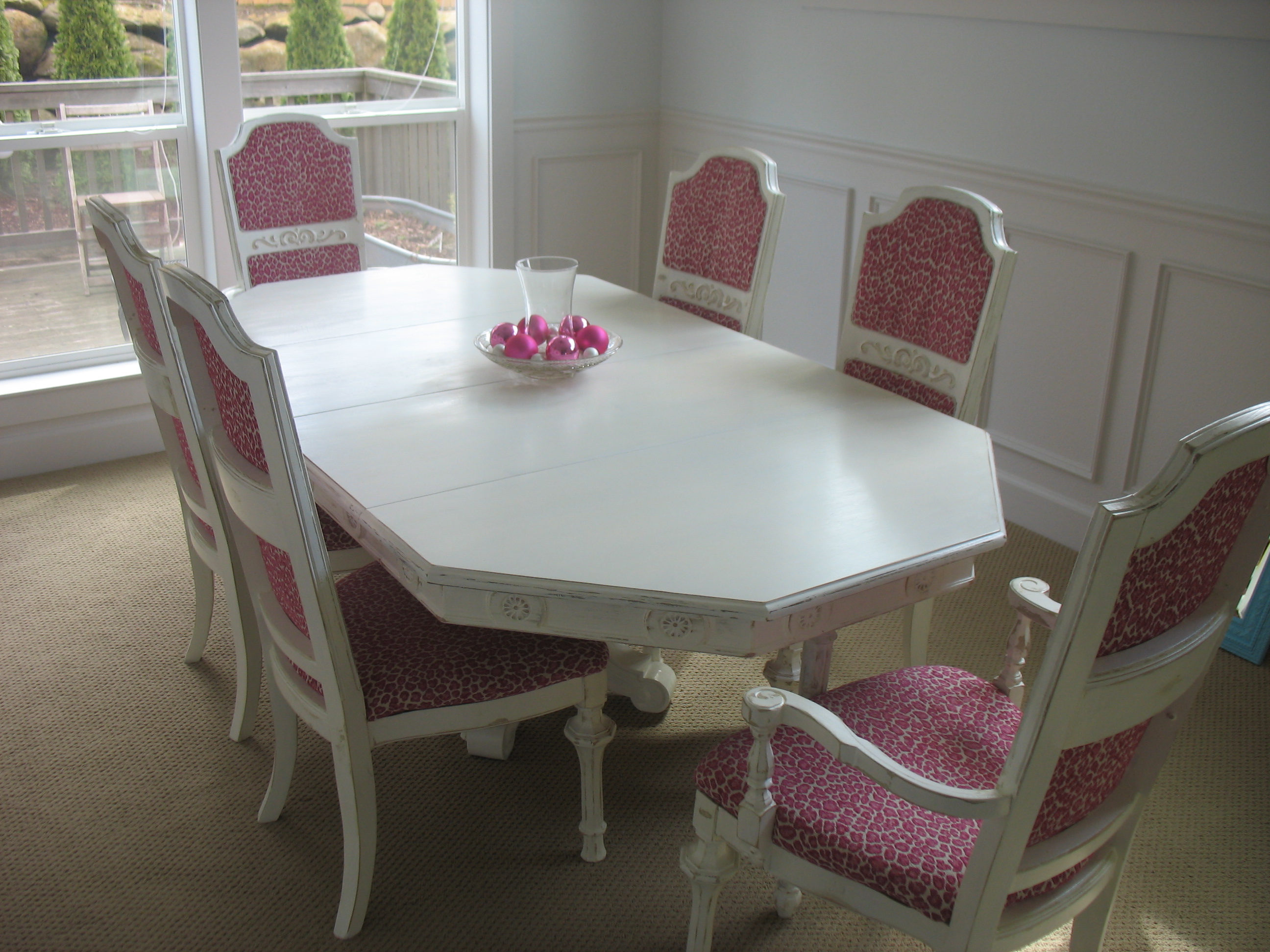 White Dining Room Table And Chairs